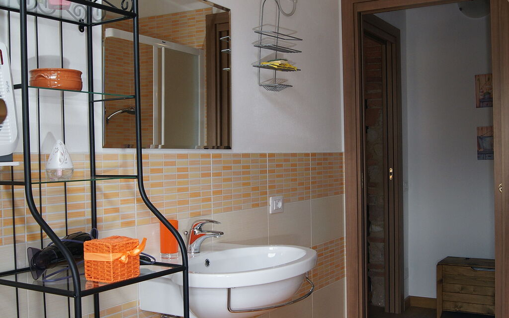 Appartamento Ibisco Seaside and Pool: Autumn, Bathroom, Spring, Summer