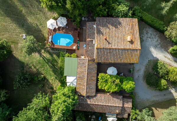 Podere la Botte, Pool, Lari