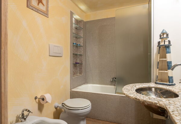 Stella Marina Apartment with Pool, Porto Santo Stefano, Argentario: Autumn, Bathroom, Spring, Summer