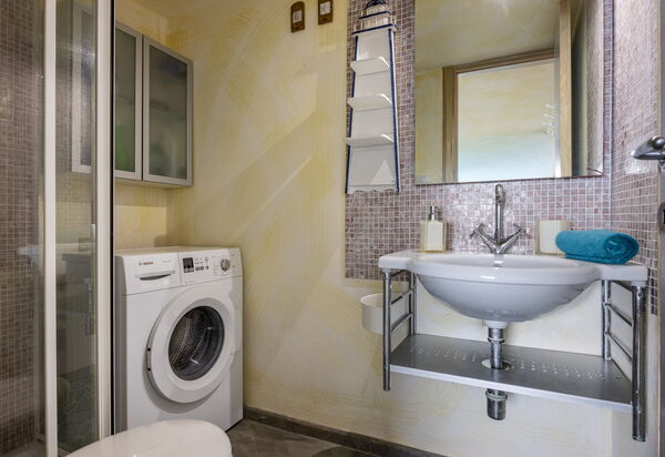 Stella Marina Apartment with Pool, Porto Santo Stefano, Argentario: Autumn, Bathroom, Spring, Summer