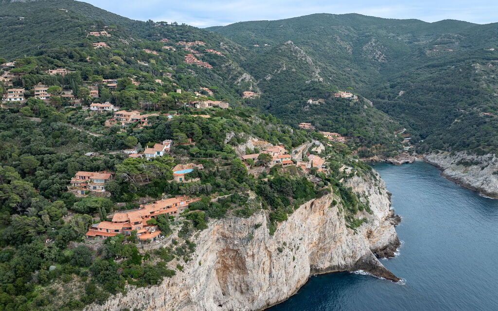 Stella Marina Apartment with Pool, Porto Santo Stefano, Argentario: Autumn, Building Exterior, Spring, Summer