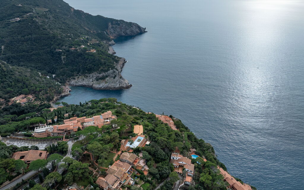 Stella Marina Apartment with Pool, Porto Santo Stefano, Argentario: Autumn, Building Exterior, Spring, Summer