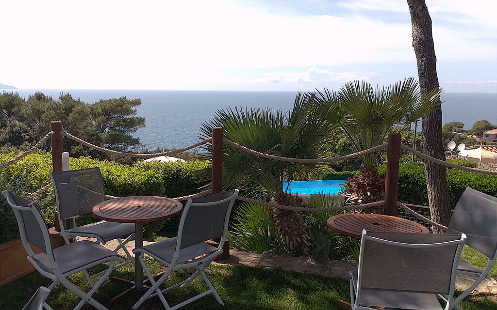 Stella Marina Apartment with Pool, Porto Santo Stefano, Argentario: Autunno, Estate, Giardino, Primavera