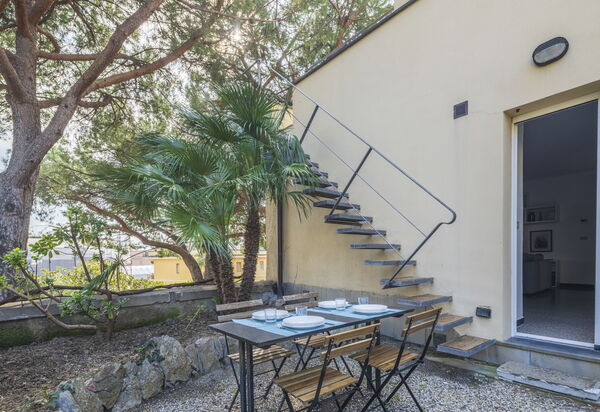 Torre Dell'Amore, Genova, Seaview: Autunno, Entrata Principale, Estate, Giardino, Primavera