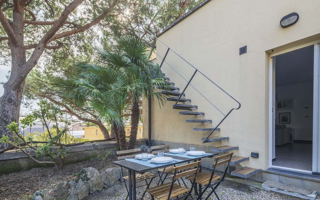 Torre Dell'Amore, Genova, Seaview: Autunno, Entrata Principale, Estate, Giardino, Primavera