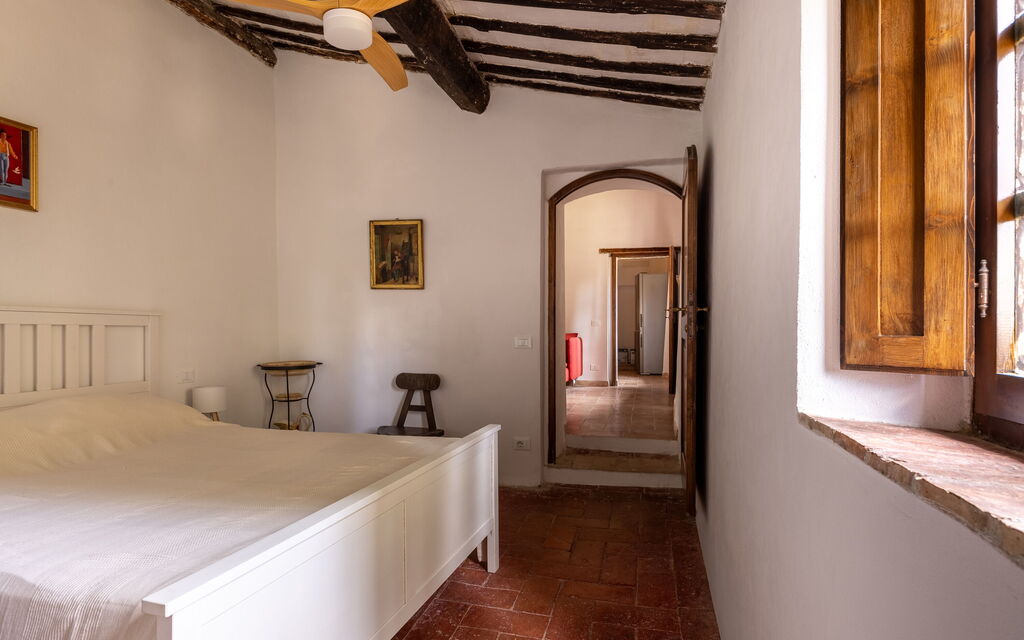 Amelia House Private Pool, Casole Elsa, Monti: Autumn, Bedroom, Spring