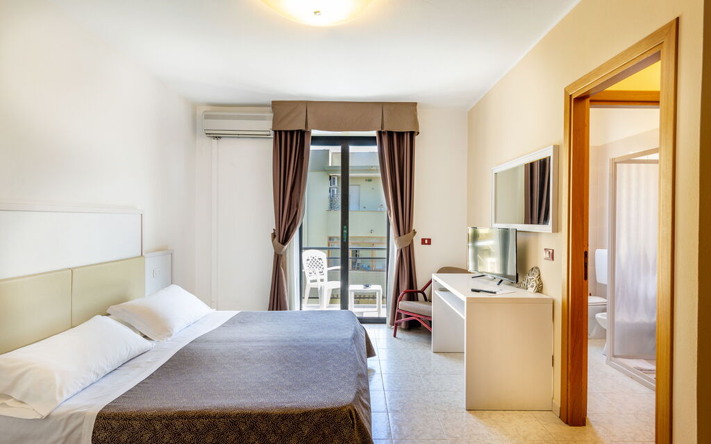 Alghero Residence, Seaside Apartments - : Autumn, Bedroom, Kitchen, Spring, Summer