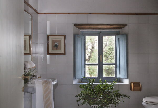 Podere Sangiovese, Pool and View in Chianti: Autumn, Bathroom, Spring, Summer