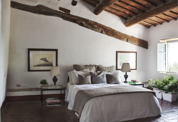 Podere Sangiovese, Pool and View in Chianti: Autumn, Bedroom, Spring, Summer