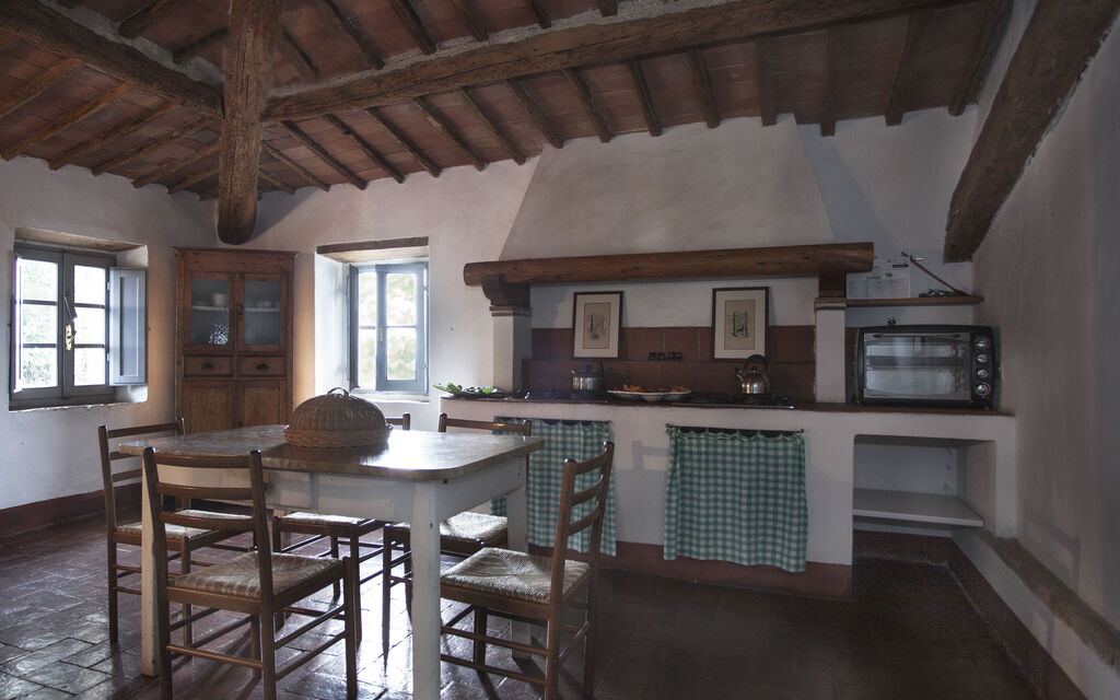 Podere Sangiovese, Pool and View in Chianti: Autumn, Kitchen, Spring, Summer