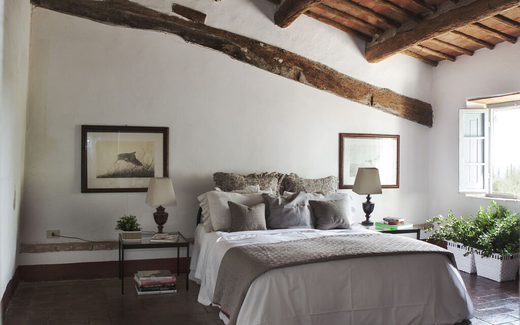 Podere Sangiovese, Pool and View in Chianti: Autumn, Bedroom, Spring, Summer