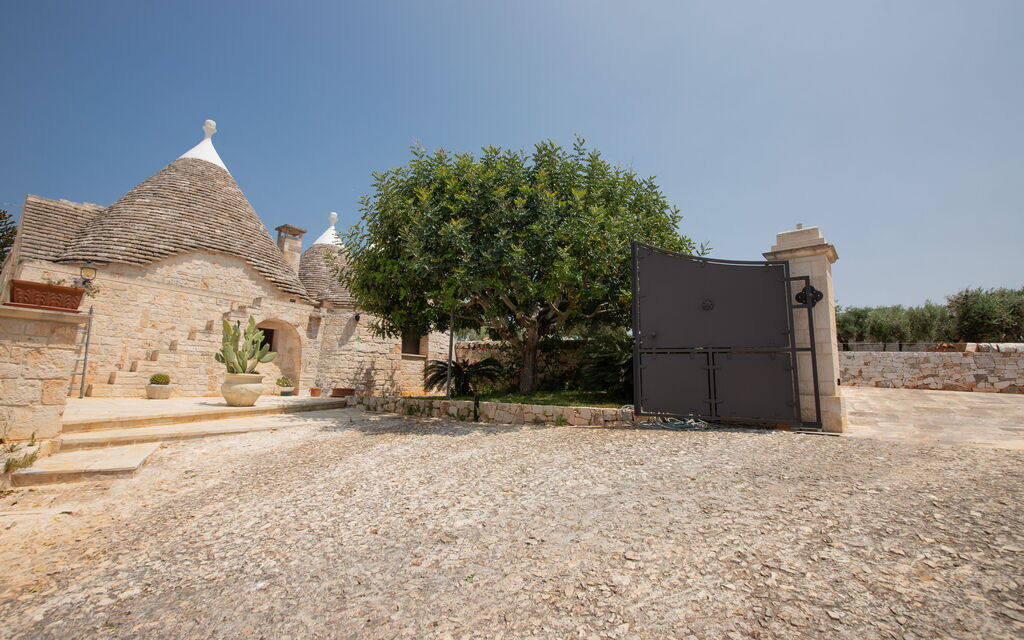 Trulli Retreat, Pool, Locorotondo: Autumn, Garden, Spring, Summer