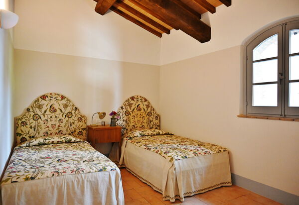 Casale Il Rondò, Private Pool, Città della Pieve: Autumn, Bedroom, Spring, Summer