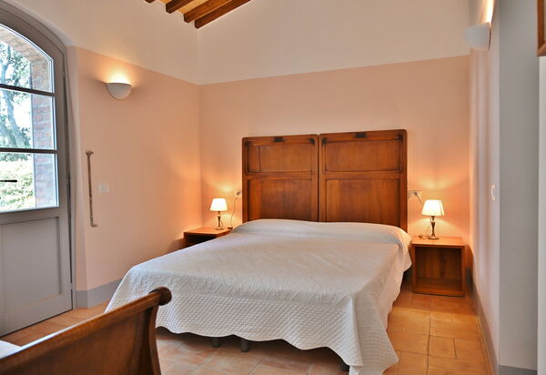 Casale Il Rondò, Private Pool, Città della Pieve: Autumn, Bedroom, Spring, Summer