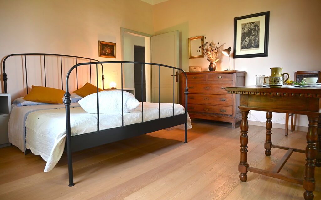 Casale Il Rondò, Private Pool, Città della Pieve: Autumn, Bedroom, Spring, Summer