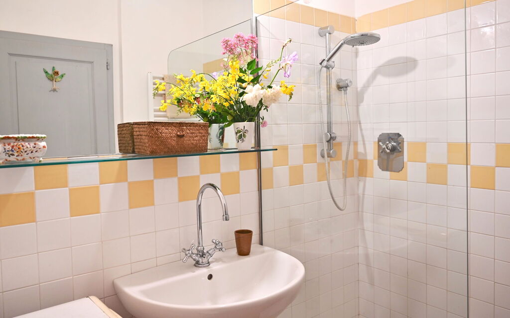 Casale Il Rondò, Private Pool, Città della Pieve: Autumn, Bathroom, Spring, Summer