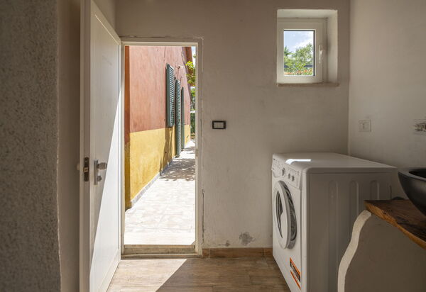 La Torre sul Ponte, Seaview, Garden: Autumn, Room Detail, Spring, Summer