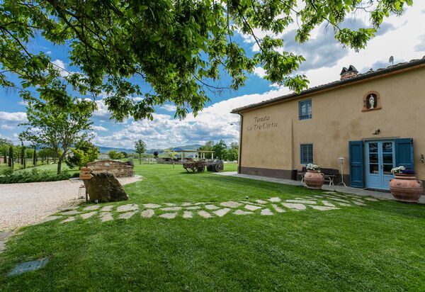 Le Tre Virtù Luxury Relais, Private Pool, Mugello: Autunno, Estate, Esterni, Primavera