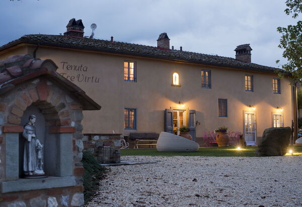 Le Tre Virtù Luxury Relais, Private Pool, Mugello: Autunno, Estate, Esterni, Primavera