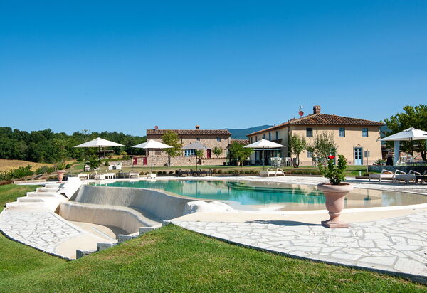 Le Tre Virtù Luxury Relais, Private Pool, Mugello: Autunno, Estate, Piscina, Primavera