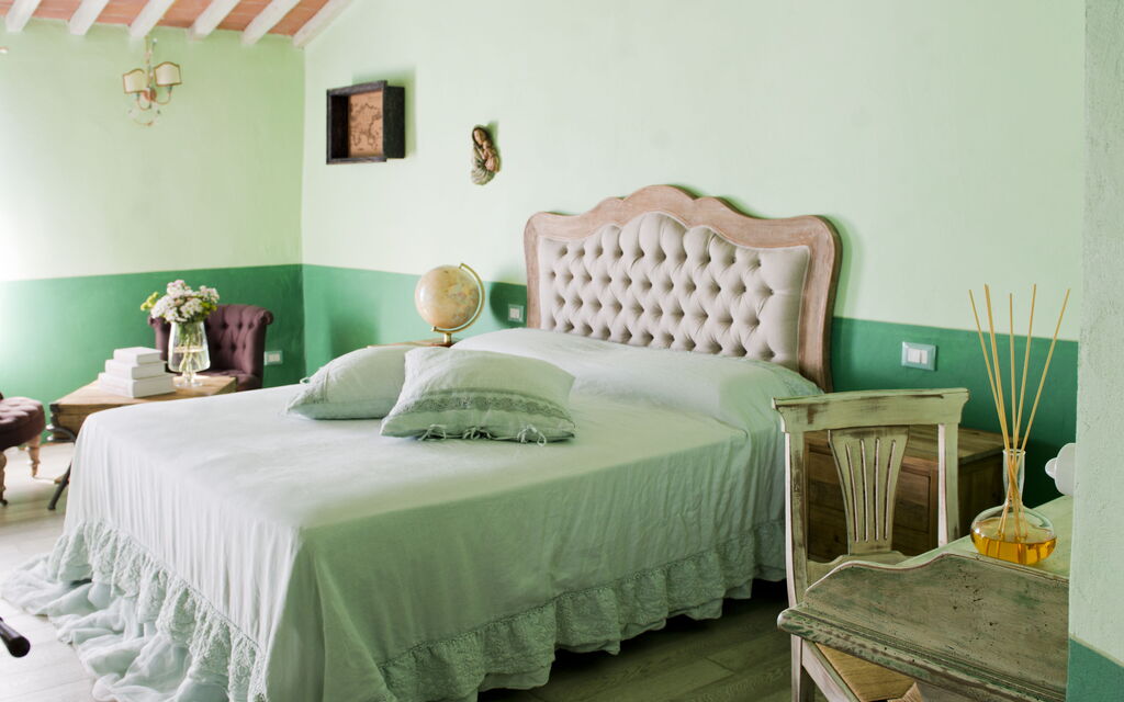 Le Tre Virtù Luxury Relais, Private Pool, Mugello: Autumn, Bedroom, Spring, Summer