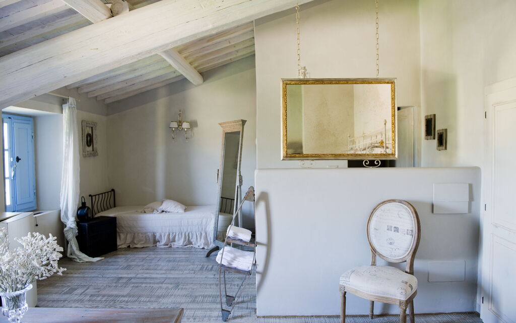 Le Tre Virtù Luxury Relais, Private Pool, Mugello: Autumn, Bedroom, Spring, Summer