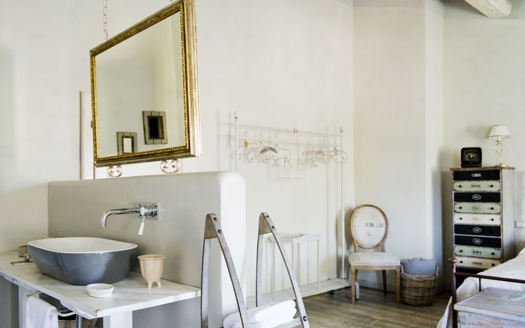 Le Tre Virtù Luxury Relais, Private Pool, Mugello: Autumn, Bathroom, Spring, Summer