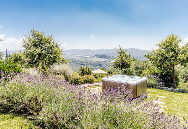 Villa la Cerbaina: Esterni, Giardino, Idromassaggio