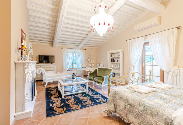 Villa la Cerbaina: First Floor