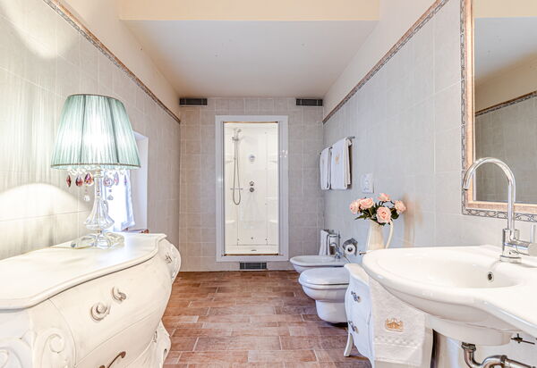 Villa la Cerbaina: Bagno, Idromassaggio