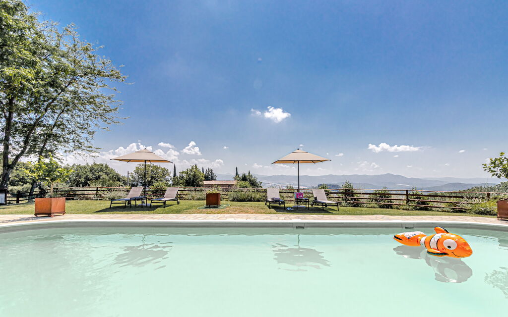 Villa la Cerbaina: Building Exterior, Pool