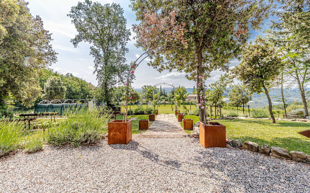 Villa la Cerbaina: Building Exterior, Garden