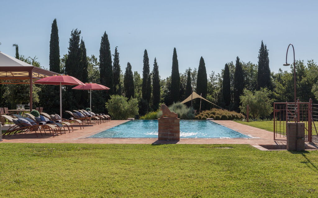 Villa Francesca: Building Exterior, Pool