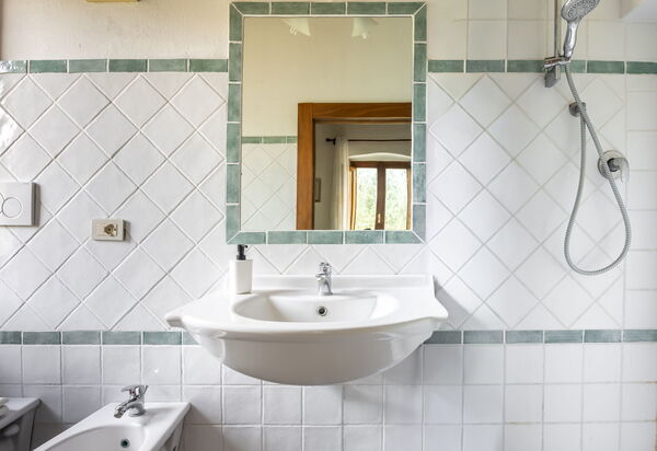 Podere le Lune with Pool, San Gimignano: Autumn, Bathroom, Spring, Summer