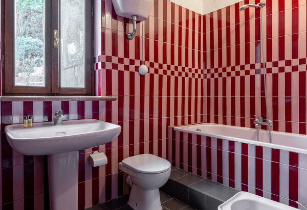 Podere le Lune with Pool, San Gimignano: Autumn, Bathroom, Spring, Summer