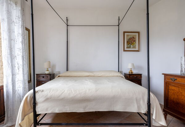 Podere le Lune with Pool, San Gimignano: Autumn, Bedroom, Spring, Summer