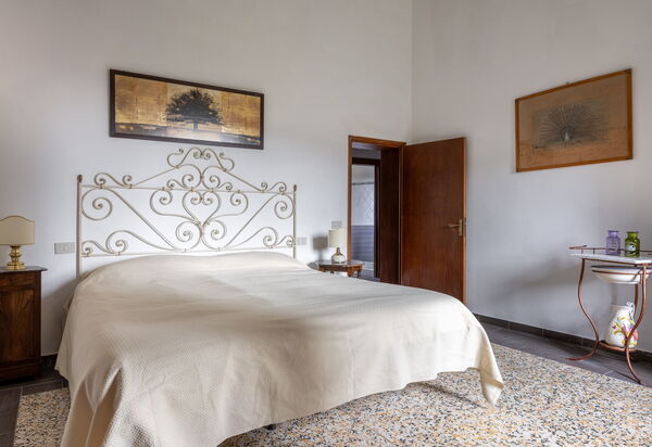 Podere le Lune with Pool, San Gimignano: Autumn, Bedroom, Spring, Summer