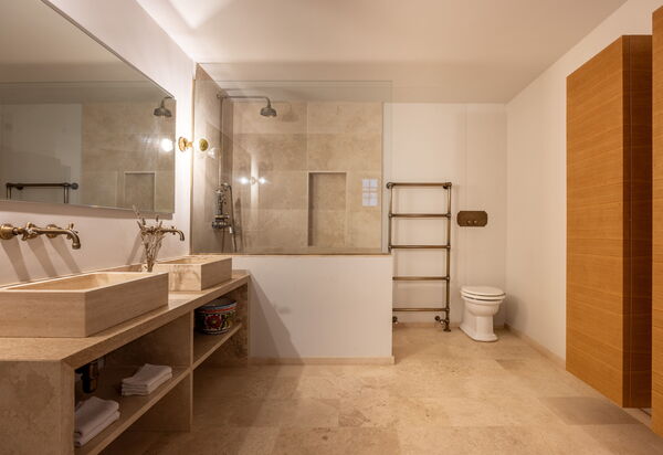 Villa Il Casalino, Florentine Hills with Pool: Autumn, Bathroom, Spring, Summer