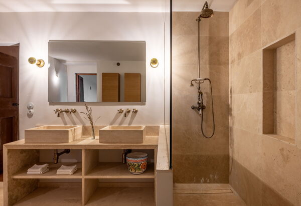 Villa Il Casalino, Florentine Hills with Pool: Autumn, Bathroom, Spring, Summer