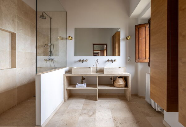 Villa Il Casalino, Florentine Hills with Pool: Autumn, Bathroom, Spring, Summer