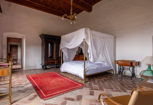 Villa Il Casalino, Florentine Hills with Pool: Autumn, Bedroom, Spring, Summer