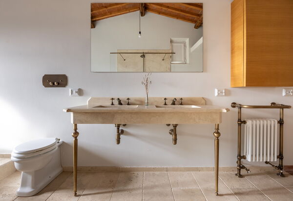 Villa Il Casalino, Florentine Hills with Pool: Autumn, Bathroom, Spring, Summer