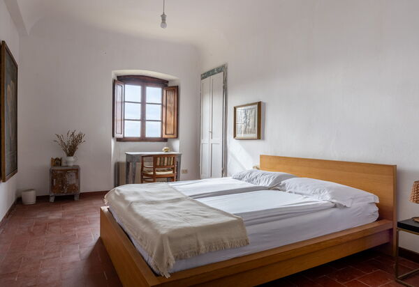 Villa Il Casalino, Florentine Hills with Pool: Autumn, Bedroom, Spring, Summer