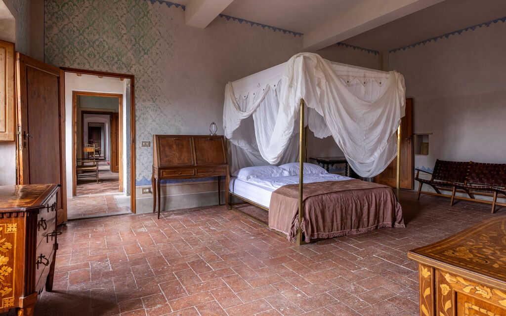 Villa Il Casalino, Florentine Hills with Pool: Autumn, Bedroom, Spring, Summer