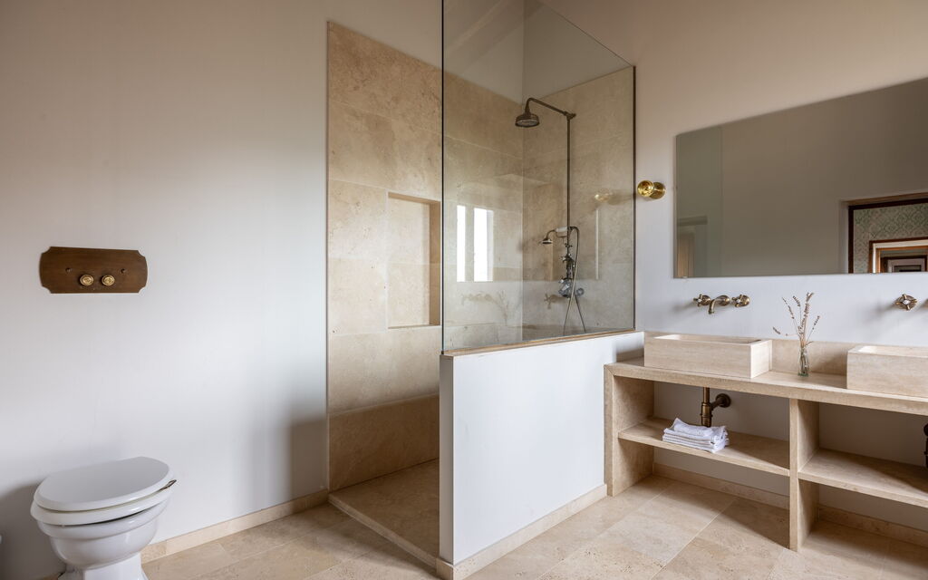 Villa Il Casalino, Florentine Hills with Pool: Autumn, Bathroom, Spring, Summer