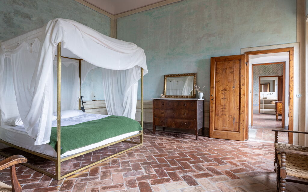 Villa Il Casalino, Florentine Hills with Pool: Autumn, Bedroom, Spring, Summer