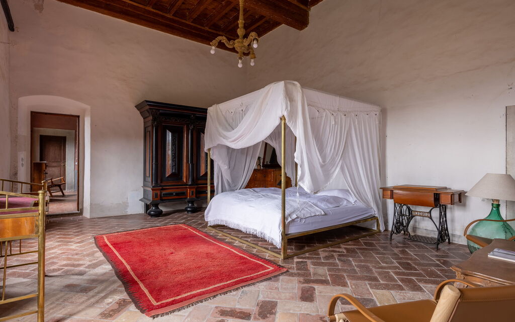 Villa Il Casalino, Florentine Hills with Pool: Autumn, Bedroom, Spring, Summer