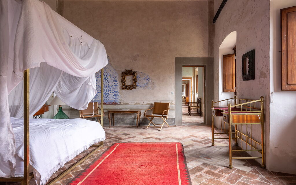 Villa Il Casalino, Florentine Hills with Pool: Autumn, Bedroom, Spring, Summer