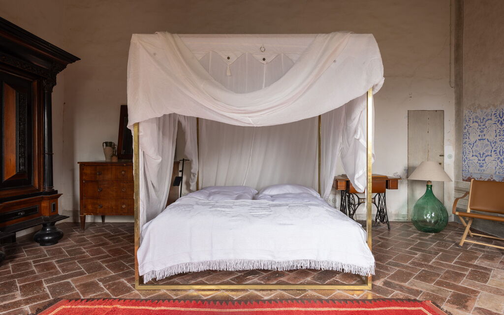 Villa Il Casalino, Florentine Hills with Pool: Autumn, Bedroom, Spring, Summer