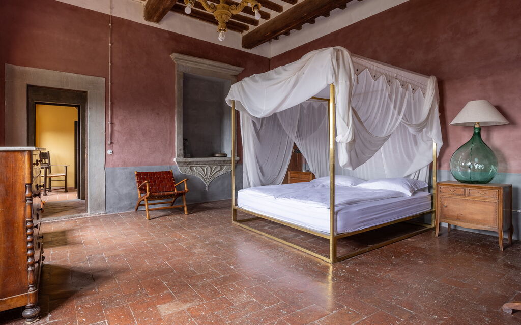 Villa Il Casalino, Florentine Hills with Pool: Autumn, Bedroom, Spring, Summer
